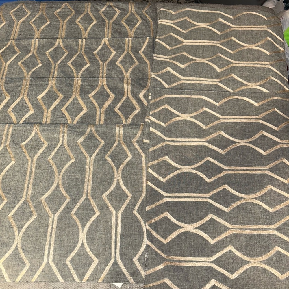Set of 6 New Crate & Barrel Placemats Geometric Charcoal 14”X19” Placemats.